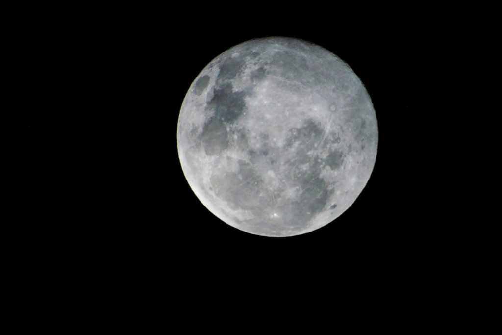 Na astrologia, a Lua representa a natureza fundamental de nossos instintos e emoções.